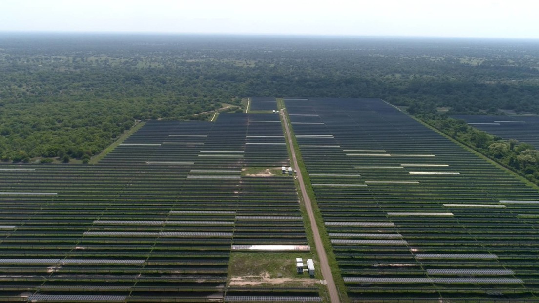 Colombia inaugura su mayor planta de energía solar