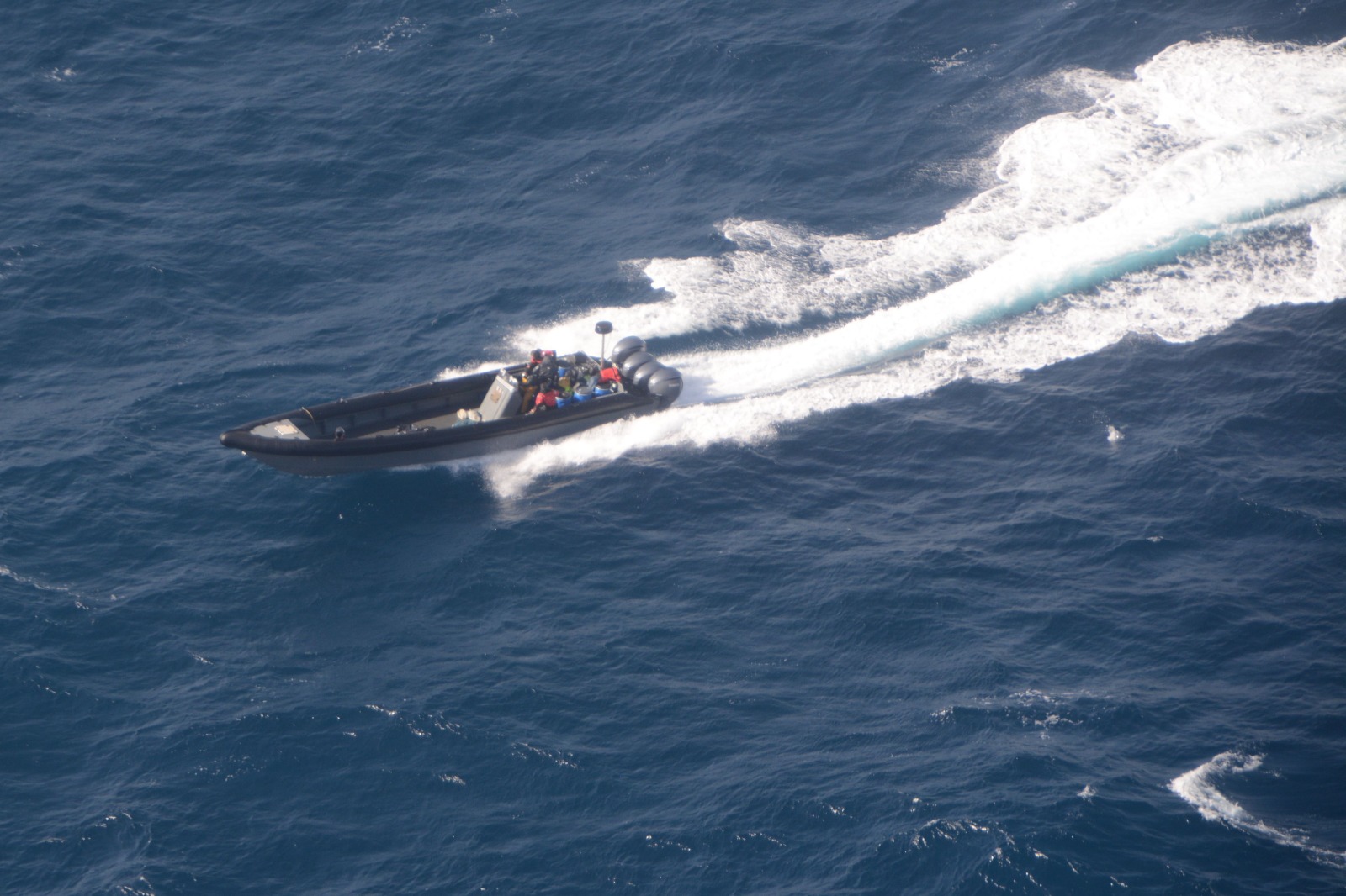 Detienen a 5 españoles al incautar casi 700 kilogramos de cocaína de un barco ultrarrápido en un país africano