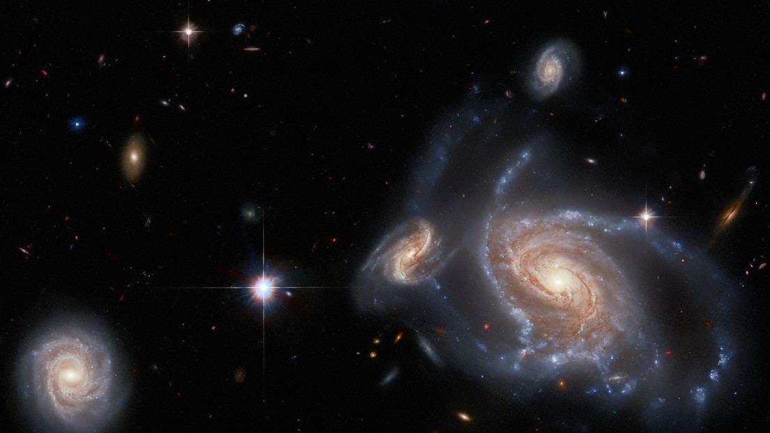El Hubble capta una conjunción de distantes galaxias espirales