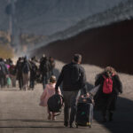 El número de inmigrantes ilegales que entraron a EE.UU. alcanza cifras récord