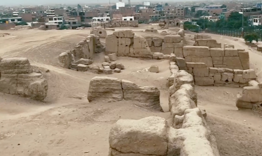 FOTOS: Hallan tres fardos funerarios de hace 500 años en una huaca al norte de Lima