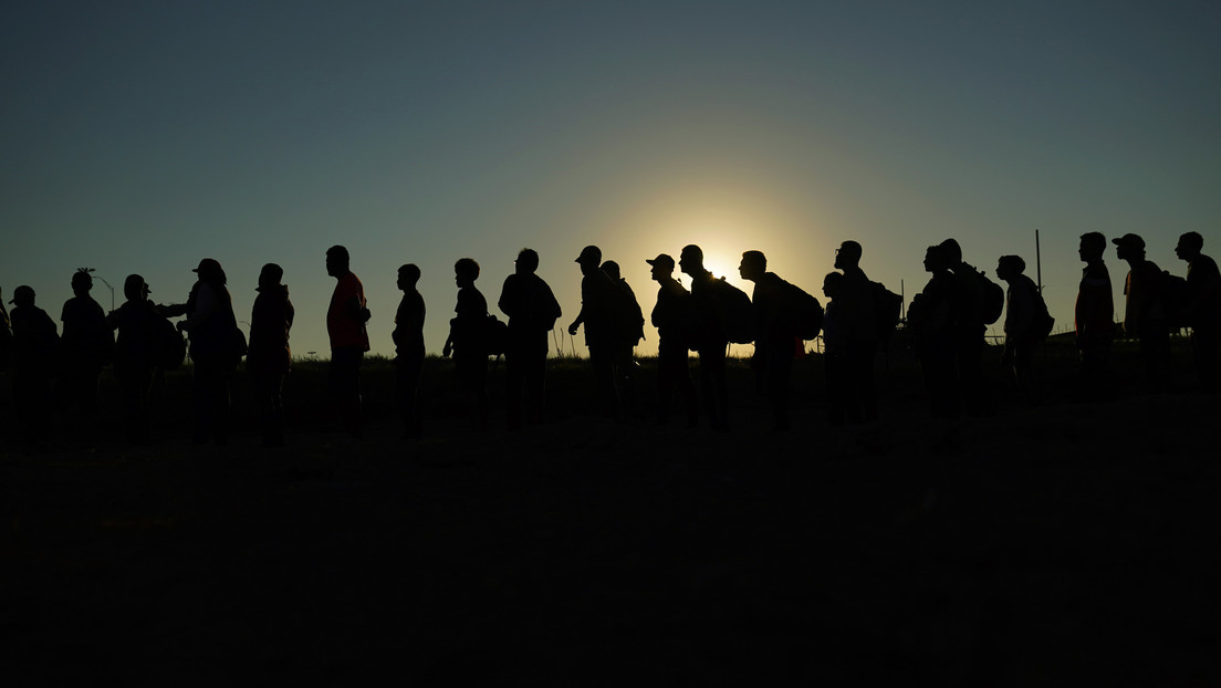 Registran cifras récord de migrantes que cruzaron la frontera sur de EE.UU. en un solo día