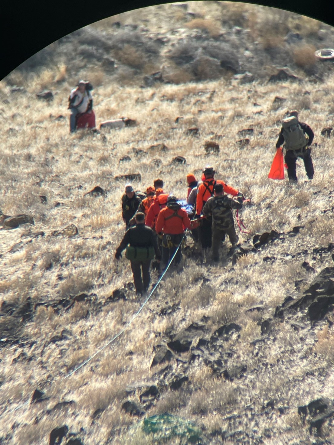 Rescatan "milagrosamente" a una anciana varada en un barranco por 4 días (FOTOS)