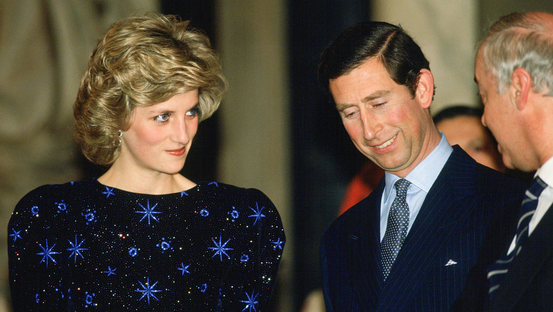 Subastan un vestido de la princesa Diana por más de 1 millón de dólares