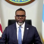 Tres alcaldes de EE.UU. piden juntos apoyo federal para enfrentar la crisis migratoria