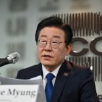 Acuchillan al principal opositor surcoreano mientras hablaba con periodistas