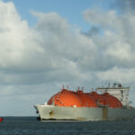 Biden frena temporalmente exportaciones del gas natural licuado