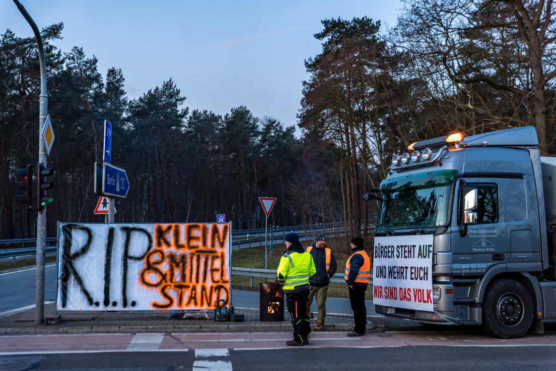 Bloqueos de carreteras y marchas en toda Alemania: miles de agricultores salen a protestar contra el Gobierno