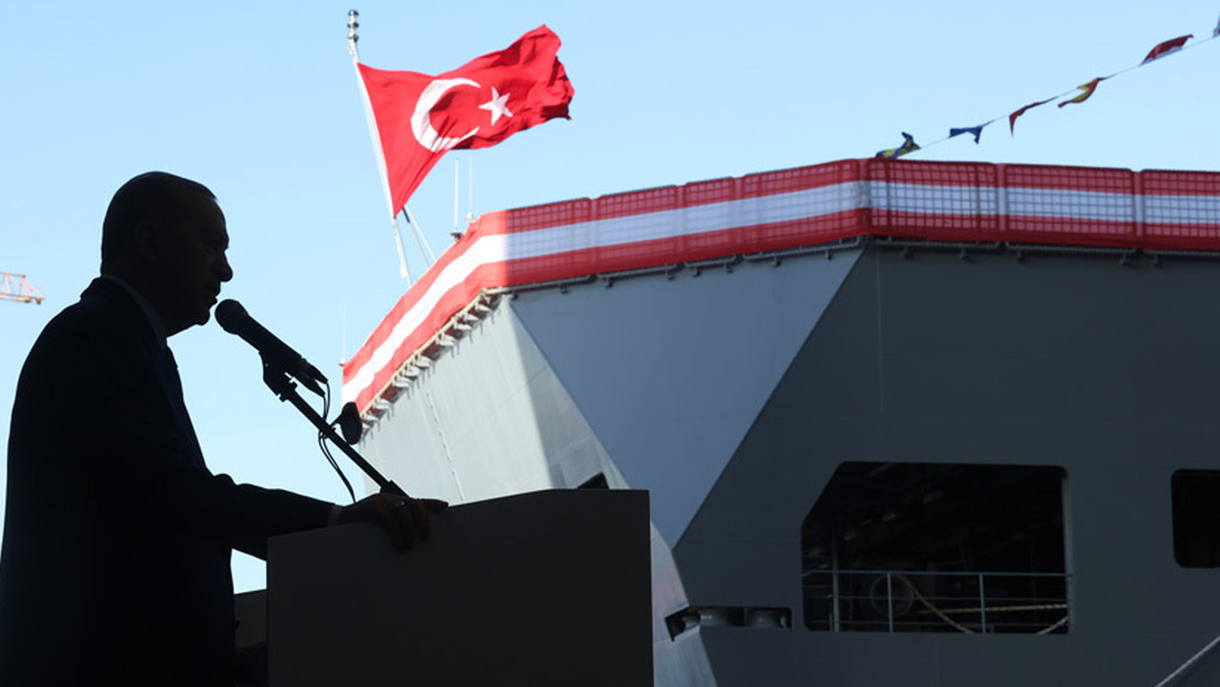 Cuatro nuevos buques militares entran en servicio en la Armada turca