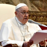 El papa Francisco aboga por prohibir la "deplorable" gestación subrogada