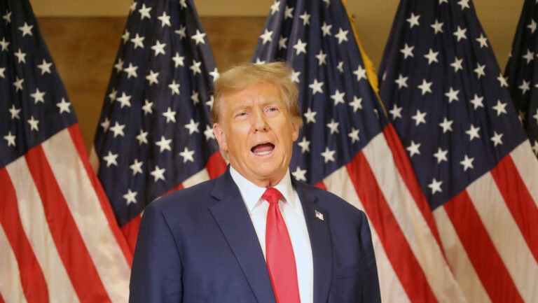 "El peor presidente de la historia de EE.UU.": Trump arremete contra Biden tras su ataque a Yemen