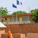 Francia cierra su Embajada en Níger