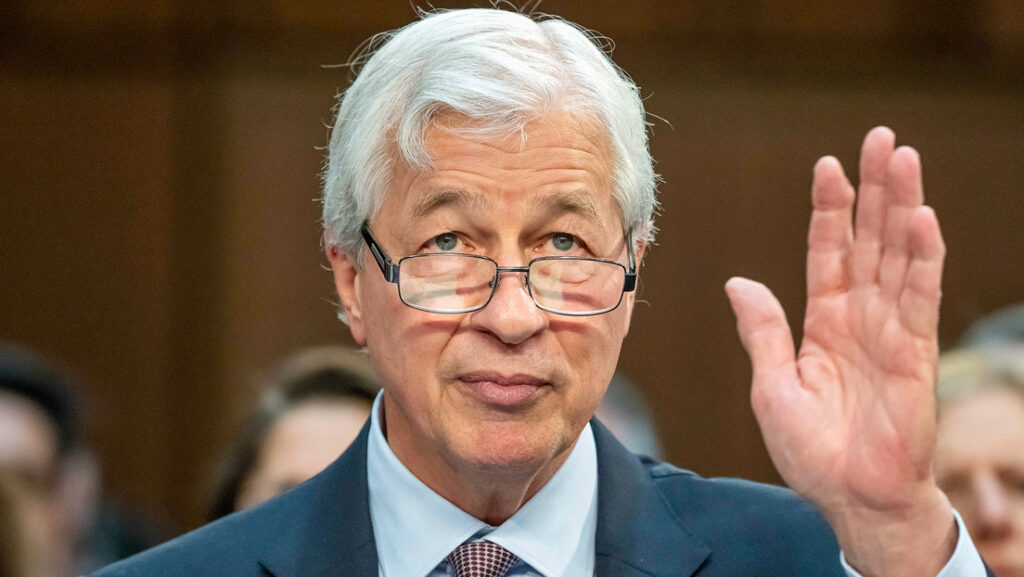 Jefe de JPMorgan: Trump "no se equivocó en algunos temas cruciales y por eso votan por él"