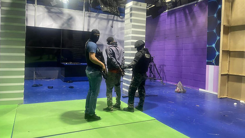 La Policía de Ecuador captura a varios delincuentes que ingresaron a un canal de televisión