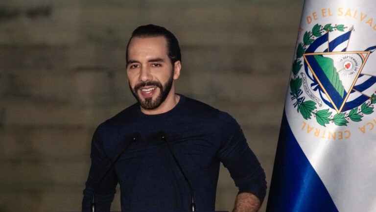 Los salvadoreños acuden el domingo a las urnas seducidos por la política de 'mano dura' de Bukele