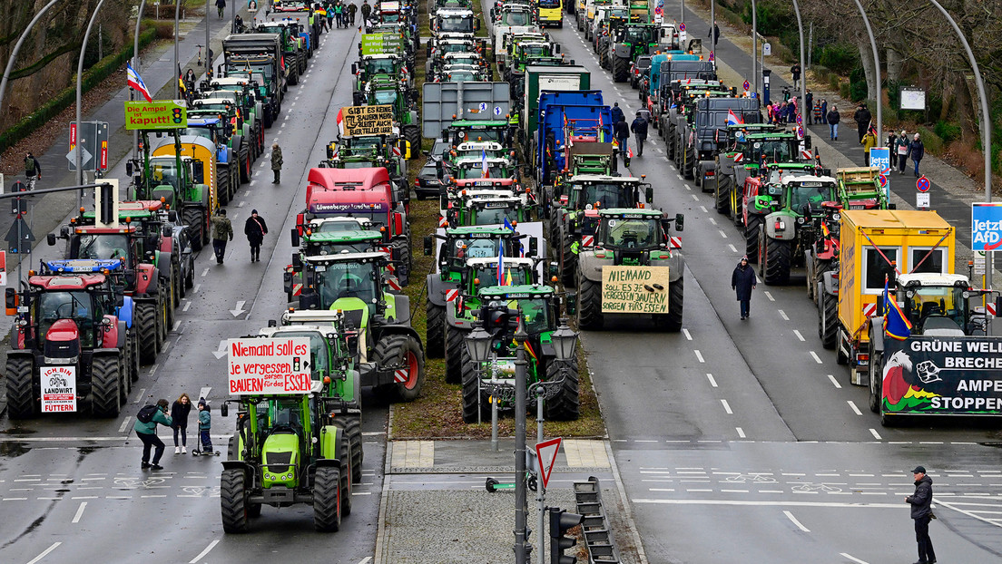 Miles de agricultores inician una masiva protesta antigubernamental en Berlín (VIDEOS)