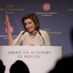 Nancy Pelosi gana en dos meses de inversiones una suma que supera su salario anual