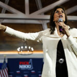 Nikki Haley no descarta considerar a Ron DeSantis como su compañero de fórmula
