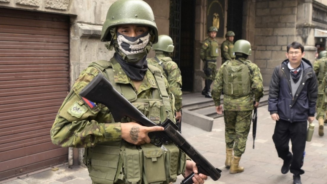 Noboa emite un decreto reconociendo la existencia de un "conflicto armado interno" en Ecuador