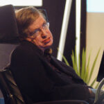 Stephen Hawking habría participado en una orgía con menores, según documentos sobre el caso Epstein