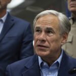 Texas está listo para defender la frontera de los inmigrantes por su cuenta, declara el gobernador