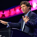 Tucker Carlson: La política incoherente de la Fed "sugiere el caos" en EE.UU.