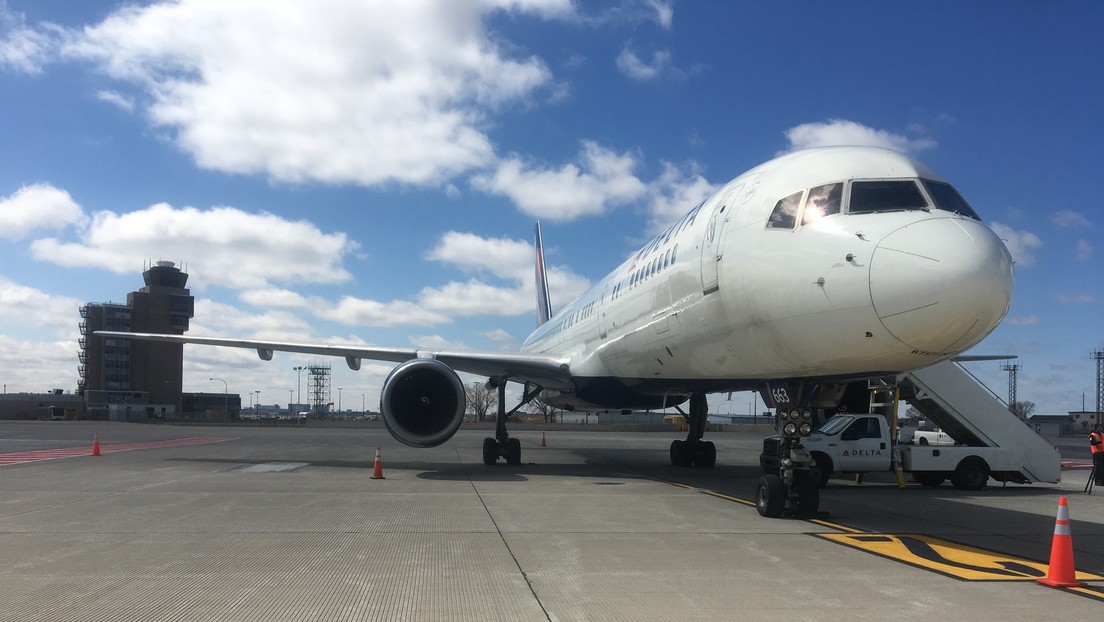 Un Boeing 757 pierde una rueda justo antes de despegar con 190 pasajeros a bordo