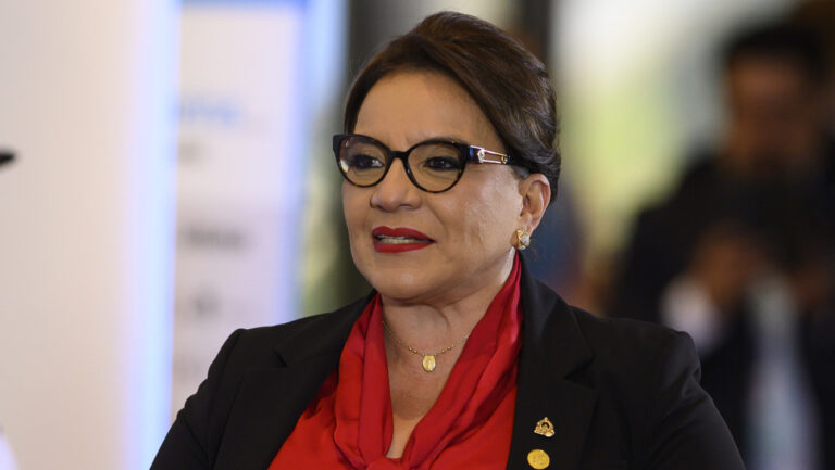 Xiomara Castro a sus adversarios: "Honduras no volverá a ser un narcoestado"