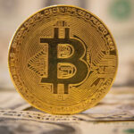 Bitcóin alcanza los 50.000 dólares por primera vez desde 2021