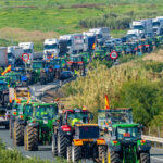 Bloqueos con tractores y tensiones en el noveno día de protestas agrícolas en España