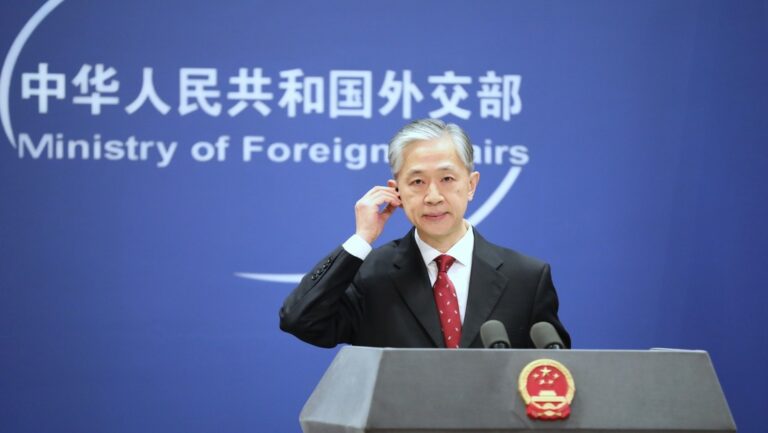 China insta a Filipinas a "no jugar con fuego" en la cuestión de Taiwán