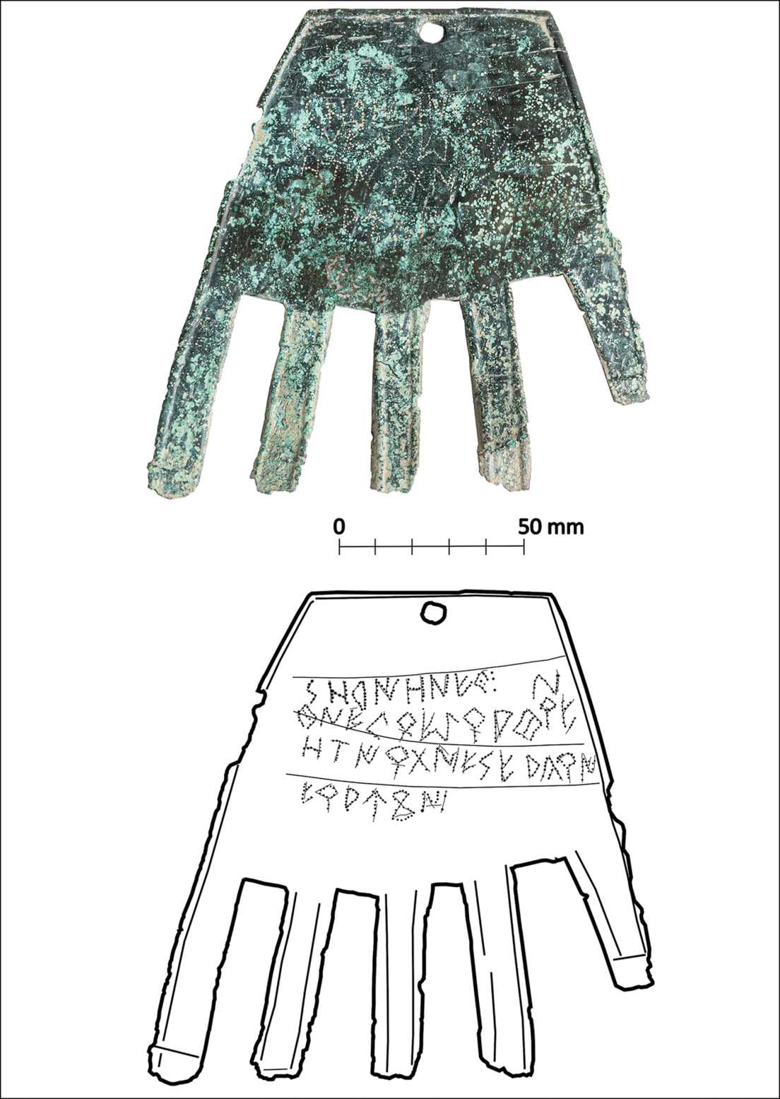 Descifran la misteriosa inscripción de una extraña mano de bronce de 2.000 años