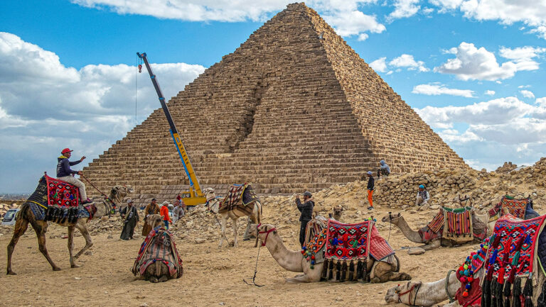 Egipto suspende el 'proyecto del siglo' con el que se pretendía restaurar una de las pirámides de Guiza