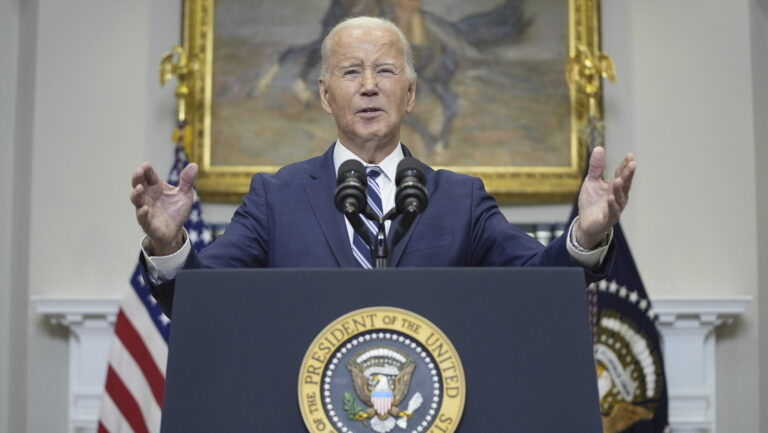 "El tiempo corre": Biden culpa al Kremlin de la muerte de Navalny y exige aprobar fondos para Ucrania
