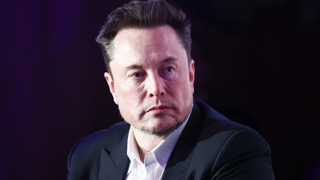 Elon Musk reacciona a las sugerencias de encarcelar a Tucker Carlson por su visita a Moscú
