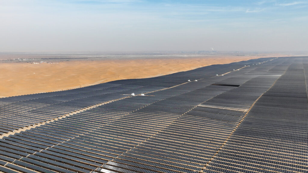 Energía producida en desiertos chinos alcanza la mitad de la capacidad anual de EE.UU.