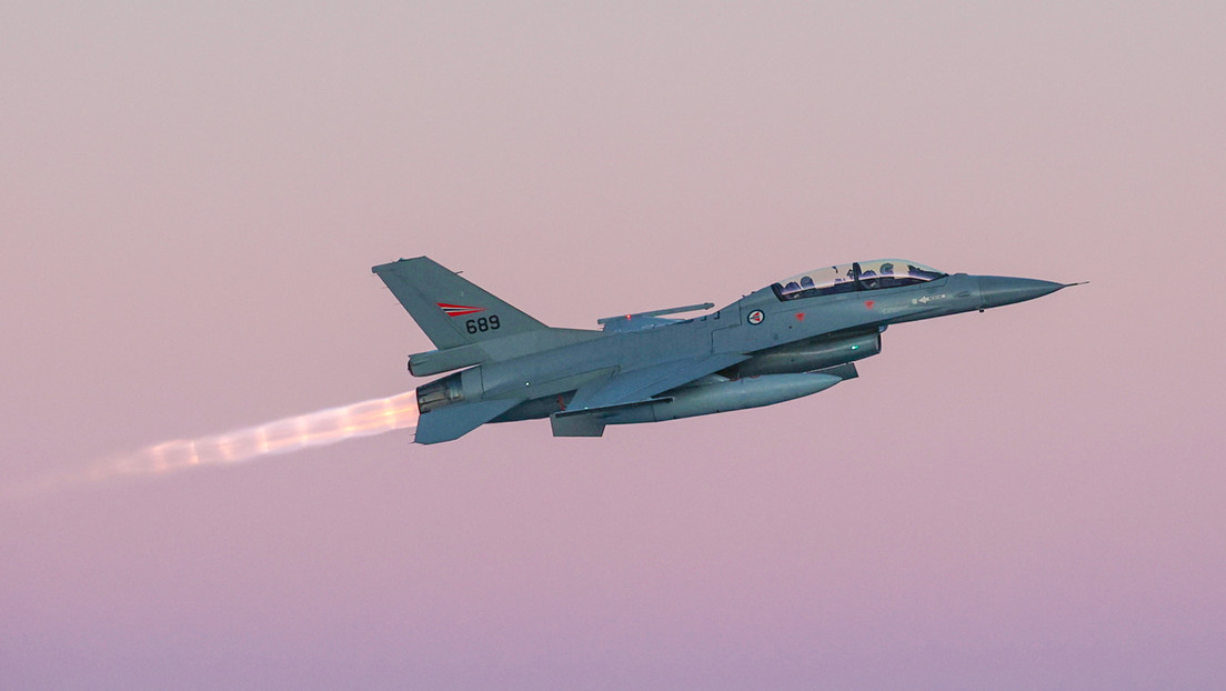 La Casa Blanca: "No hay muchos pilotos ucranianos capacitados para manejar cazas F-16"