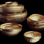Piezas de un famoso tesoro antiguo resultan estar hechas de metal alienígena