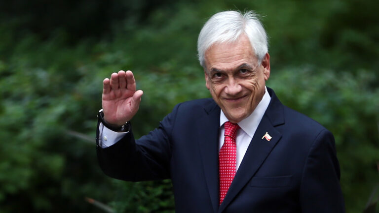"Salten ustedes primero": Piñera no abandonó de emergencia el helicóptero que pilotaba para salvar a los pasajeros