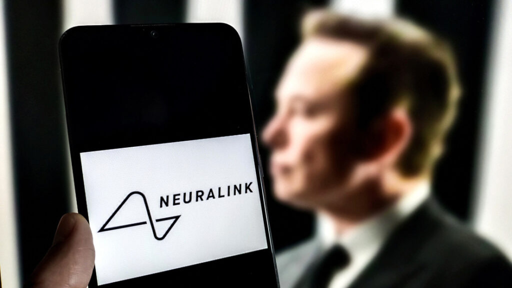 Primer humano con el chip cerebral Neuralink ya controla cursor de computadora con la mente
