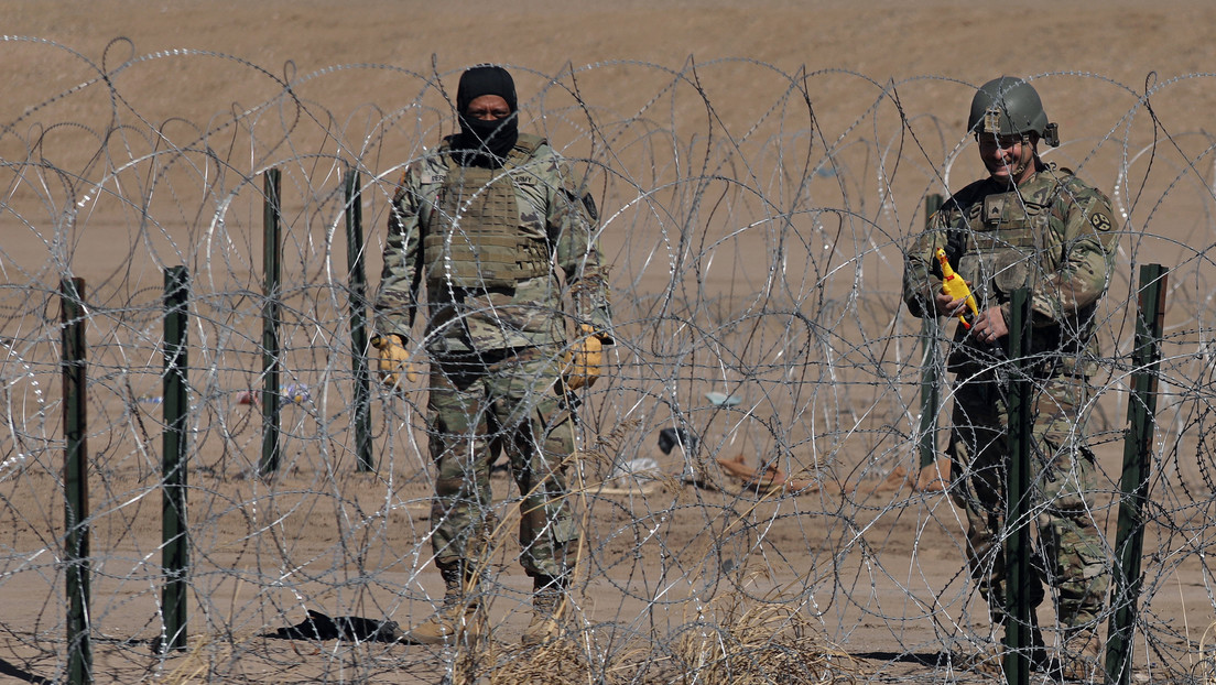 Texas construye una base militar en la frontera con México para contener la inmigración irregular