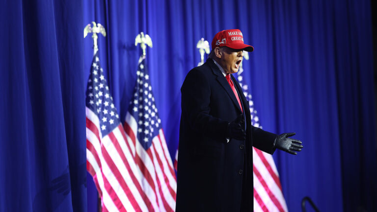 Trump: "Cada bomba que EE.UU. lanza sobre Yemen cuesta un millón de dólares"