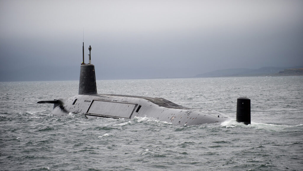 Un misil británico falla y cae a pocos metros de un submarino con el ministro de Defensa a bordo