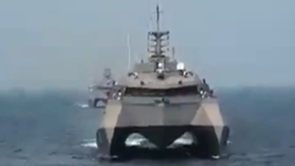 VIDEO: La Armada iraní presenta sus 2 nuevos buques de guerra