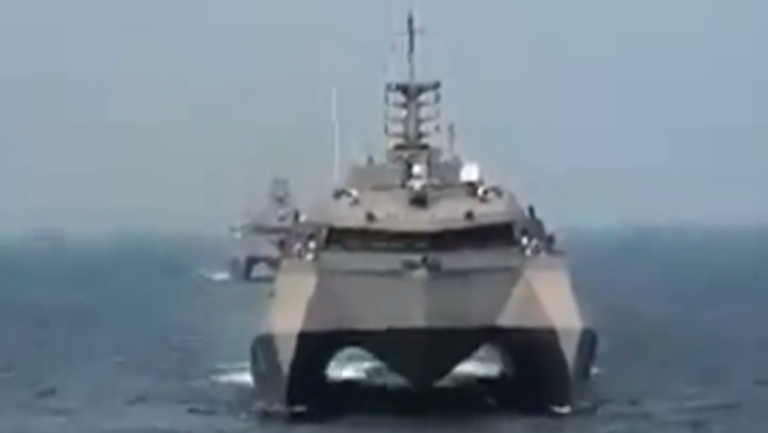VIDEO: La Armada iraní presenta sus 2 nuevos buques de guerra