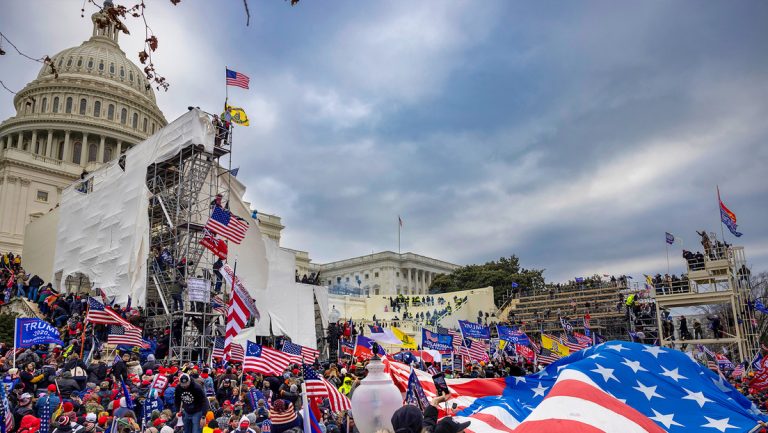 Biden afirma que Trump quiere repetir el asalto al Capitolio en EE.UU.