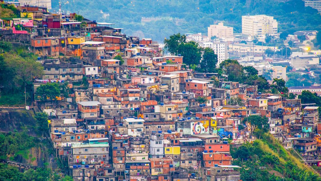 ¿Cómo afecta a tu salud cerebral vivir en barrios desfavorecidos?