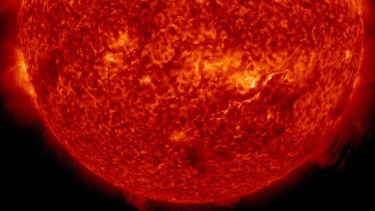 El Sol expulsa un gran "cañón de fuego" (VIDEO)
