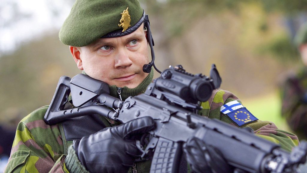 Finlandia no descarta el envío de tropas a Ucrania