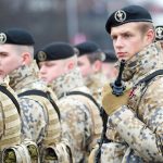 Letonia insta a restablecer el servicio militar obligatorio en Europa